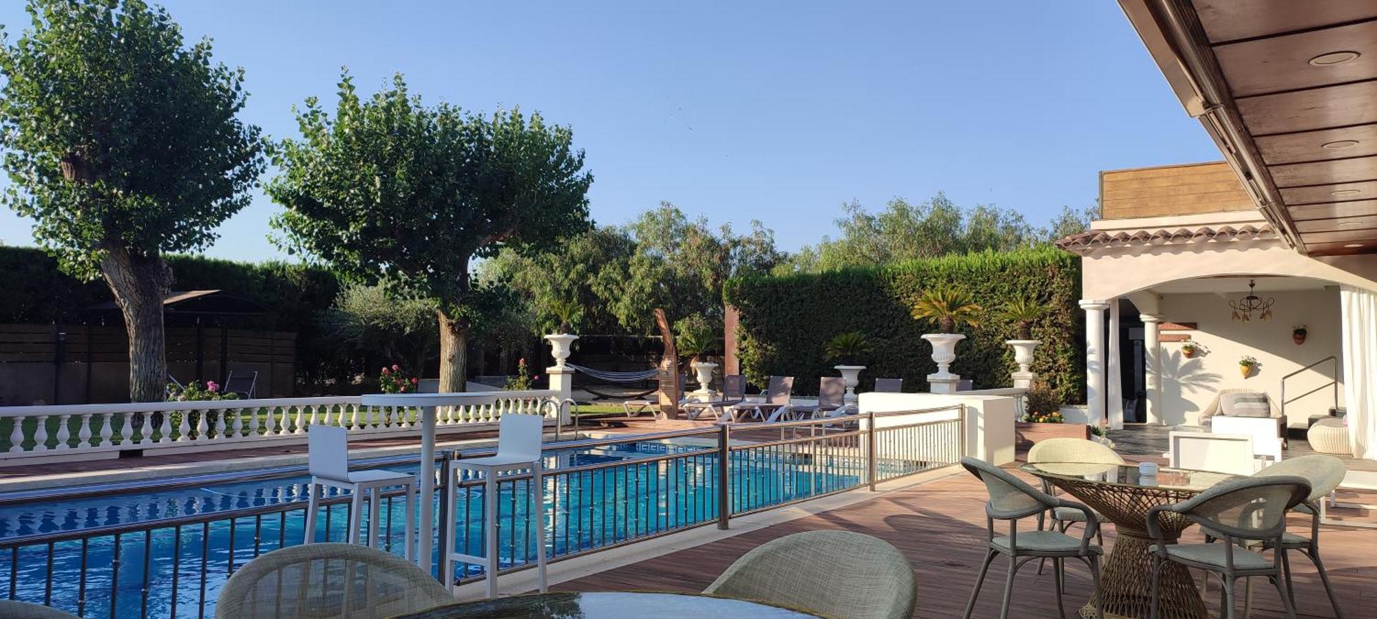 Hotel & Restaurant Figueres Parc Los Hostalets de Llers Dış mekan fotoğraf