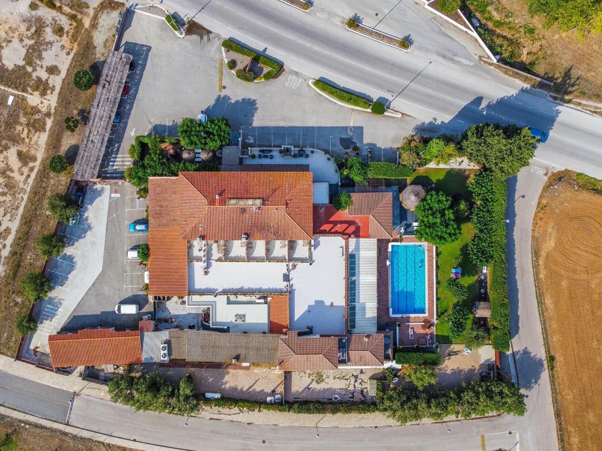 Hotel & Restaurant Figueres Parc Los Hostalets de Llers Dış mekan fotoğraf