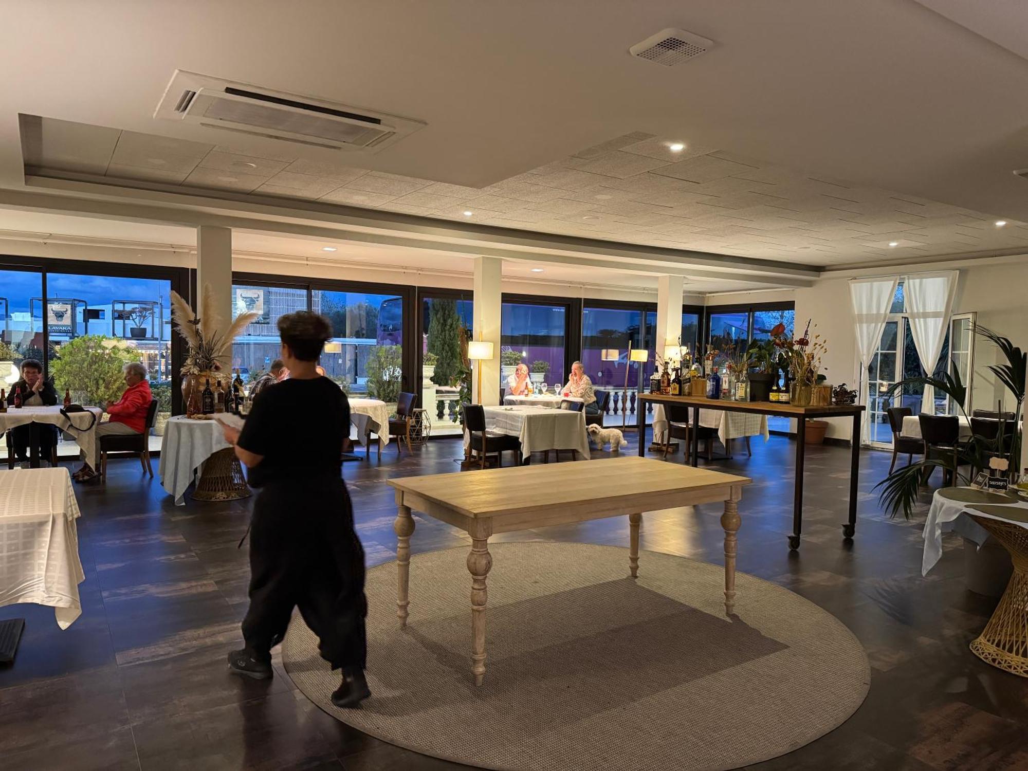 Hotel & Restaurant Figueres Parc Los Hostalets de Llers Dış mekan fotoğraf