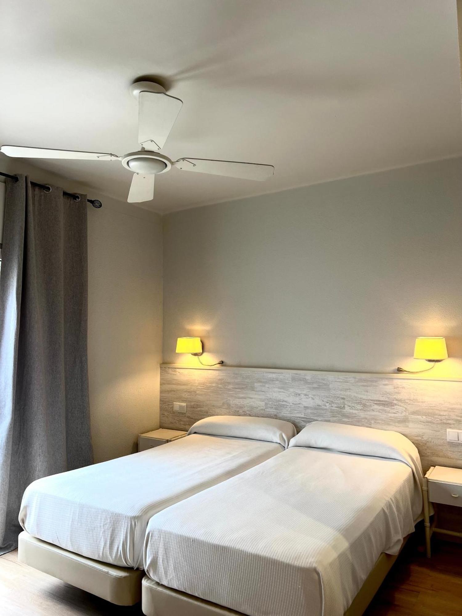 Hotel & Restaurant Figueres Parc Los Hostalets de Llers Dış mekan fotoğraf