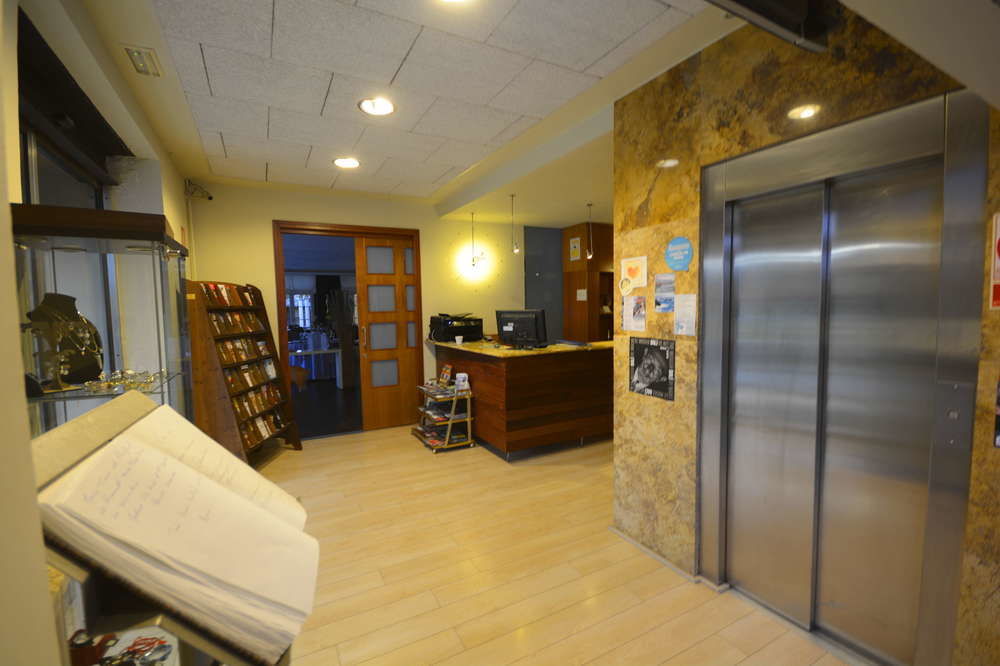Hotel & Restaurant Figueres Parc Los Hostalets de Llers Dış mekan fotoğraf