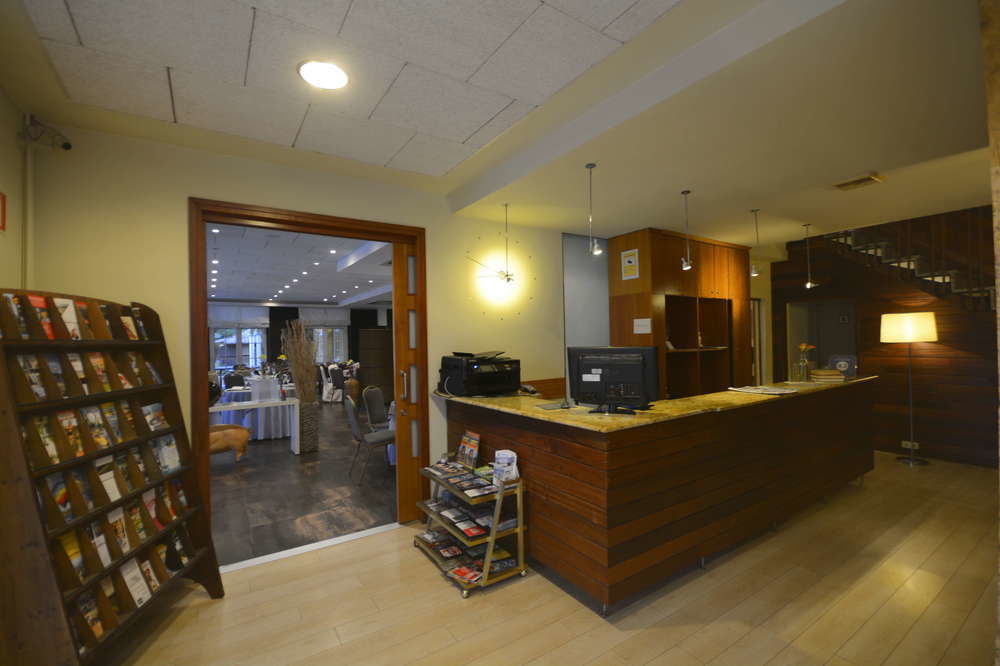 Hotel & Restaurant Figueres Parc Los Hostalets de Llers Dış mekan fotoğraf