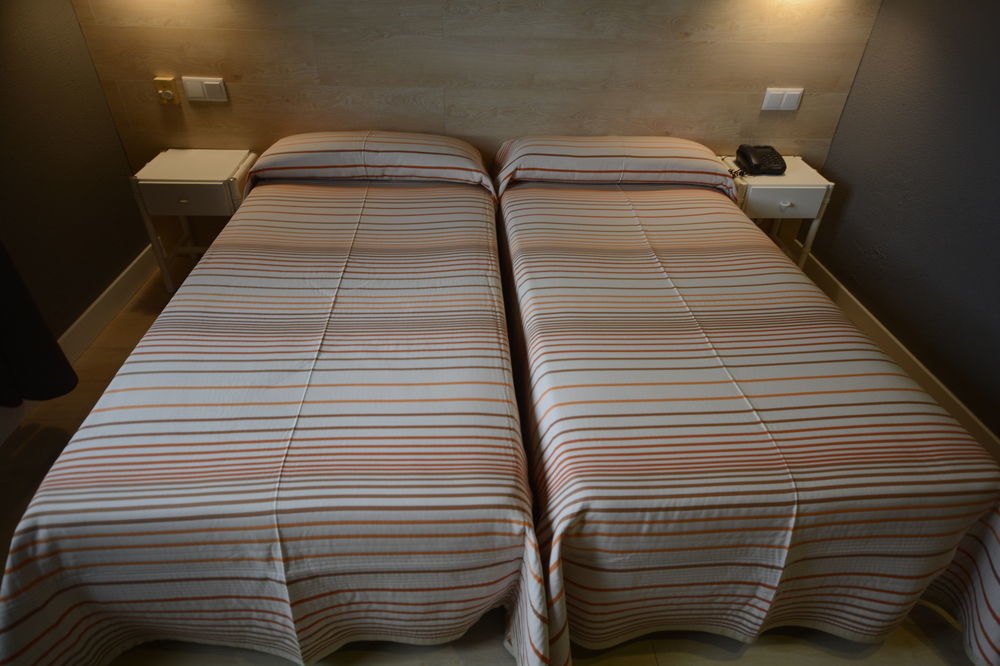 Hotel & Restaurant Figueres Parc Los Hostalets de Llers Dış mekan fotoğraf